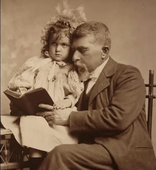 Christiano Junior com uma de suas netas / La Nacion