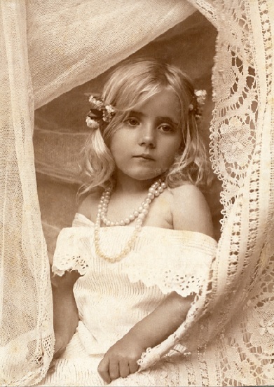Fernando Skarke. Erna, sua filha, c. 1905. Santos, SP / Acervo pessoal de Luiz Henrique Pitombo, bisneto do fotógrado