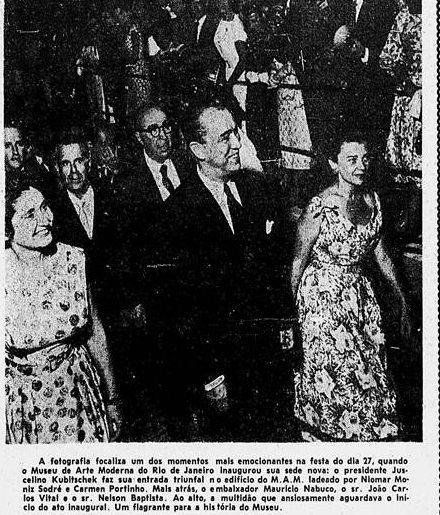 Inauguração do Museu de Arte Moderna. JK entre Carmen Portitnho, à esquerda, e Nimar Moniz Sodré, à direita / Correio da Manhã, de janeiro de 1958