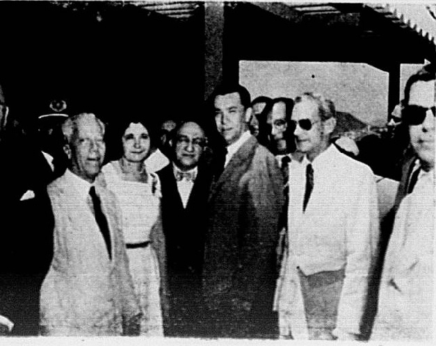 Carmen com Juscelino Kubitschek, Herbert Moses no lançamento da pedra fundamental do MAM-RJ / Vida Doméstica, janeiro de 1955