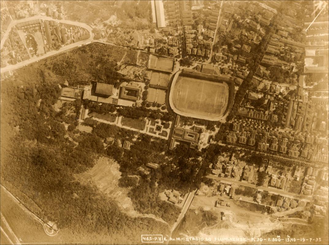 Escola de Aviação Militar. Estádio do Fluminense Futebol Clube, 19 de julho de 1935 / Acervo Museu Aeroespacial
