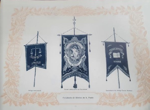 Da esquerda para a direita: primeiro estandarte, estandarte em 1906 e estandarte do Antigo Curso Anexo