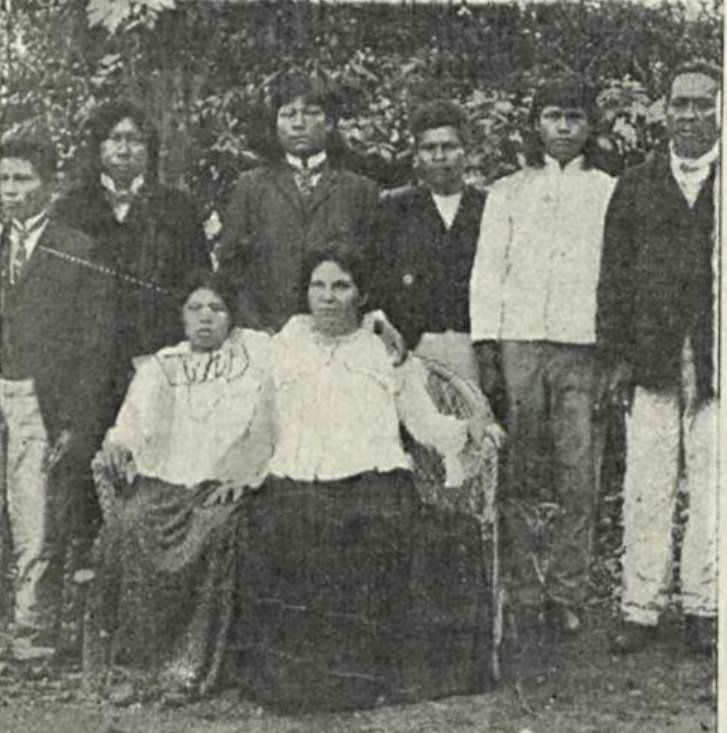 Leolinda ladeada por índios cherenes / O Malho, 13 de março de 1909