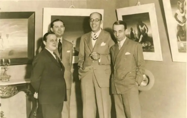 Cândido Portinari, Antônio Bento, Mário de Andrade e Rodrigo de Mello Franco na exposição de Portinari no Palace Hotel, década de 1930 / Acervo Projeto Portinari