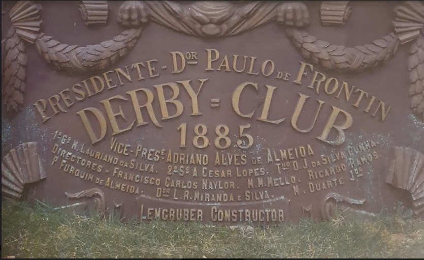 Placa comemorativa da inauguração do Derby Club, que ficava no pavilhão central do Prado do Itamaraty / Jockey Club Brasileiro 130 anos