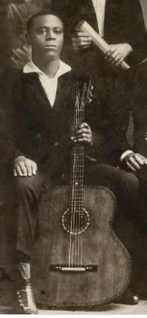 Donga. Detalhe da fotografia Oito Batutas, 1919. Rio de Janeiro, RJ / Acervo IMS