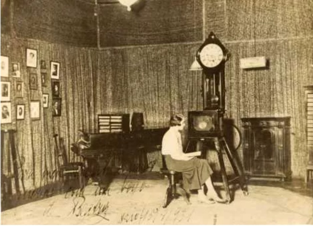 Estúdio da Rádio Sociedade Rio de Janeiro, s/d. Rio de Janeiro, RJ / Acervo Fiocruz