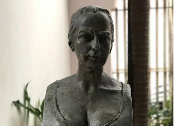 Busto que foi feito em  homenagem a Maria Firmina e que teve como base os depoimentos de pessoas que foram próximas à escritora