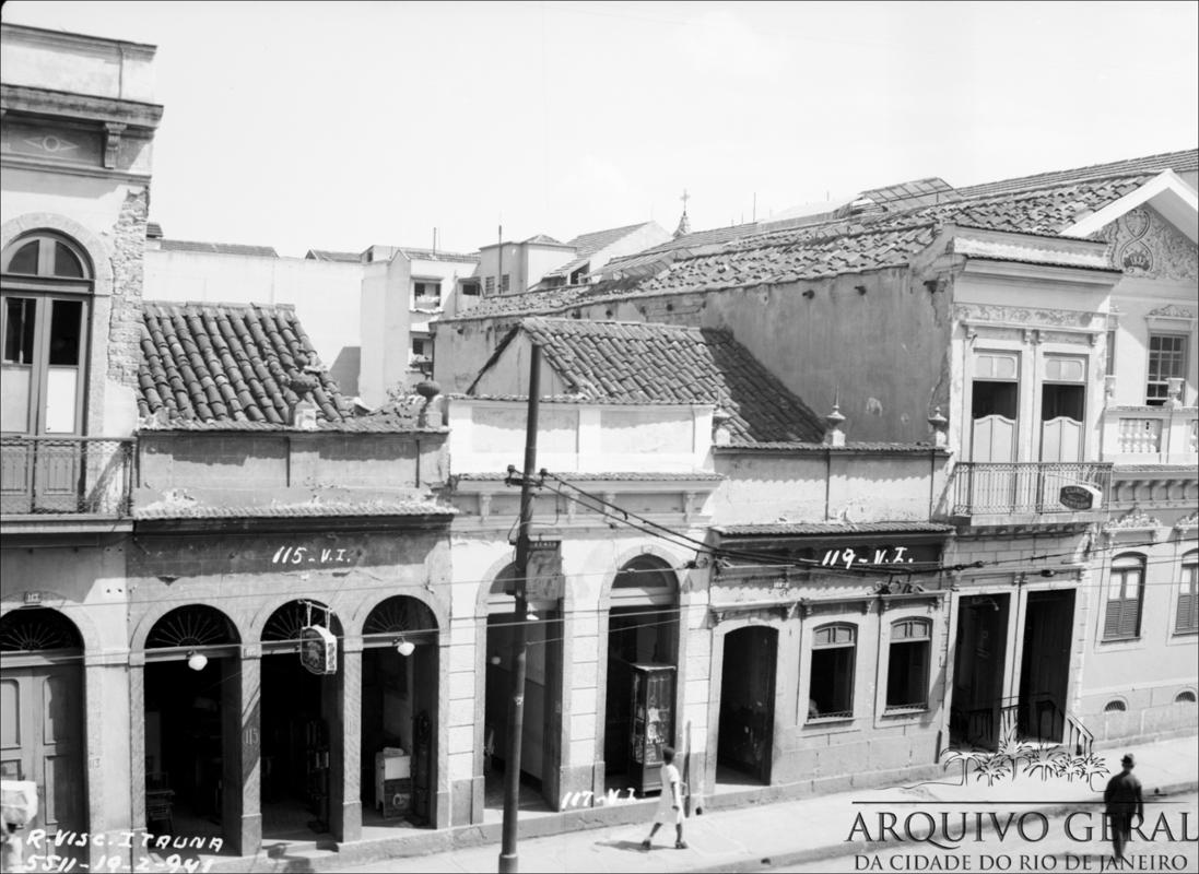 Provável autoria de Uriel Malta. Rua Visconde de Itaúna, . Rio de Janeiro, RJ / Acervo AGCRJ. A casa de Tia Ciata é a número 17
