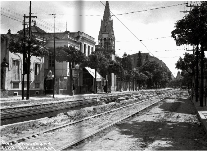 Rua Copacabana, atual Avenida Nossa Senhor de Copacabana, 2 de janeiro de 1939. Rio de Janeiro, RJ / Achados e Perdios: imagens inéditas o Rio de Janeiro (1937-1945 - Acervo AGCRJ