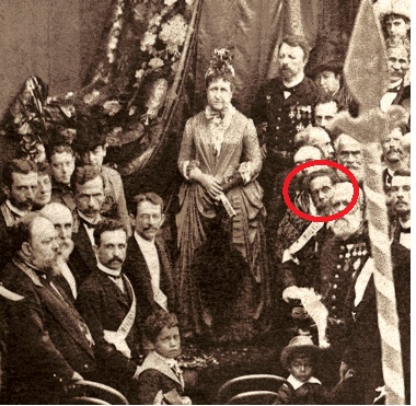 Antônio Luiz Ferreira. Detalhe da foto da Missa campal celebrada em ação de graças pela Abolição da Escravatura no Brasil, 1888. São Cristóvão, Rio de Janeiro  - Destaque para a presença de Machado de Assis / Acervo IMS